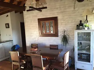 Marco de Los Reyes, casa de buena madera.