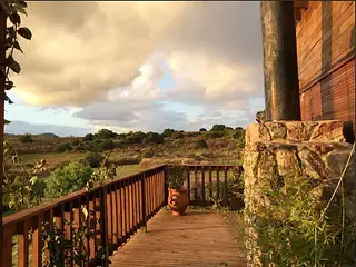 Marco de Los Reyes, casa de buena madera.