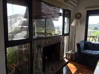 Marco de Los Reyes, casa de buena madera.
