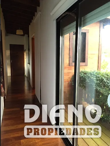 Marco de Los Reyes, casa de buena madera.